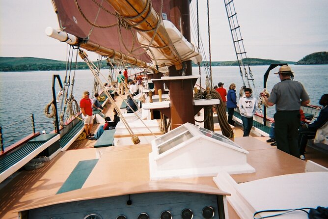 1.5 to 2-Hr Windjammer Sailing Trip in Maine w/ Licensed Captain - Getting on the ship smoothly: meet at the Bar Harbor Inn Pier