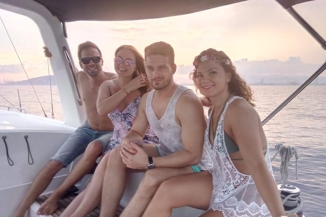 1h Refreshing Sailing Tour in Barcelona with Open Bar & Snacks - Comfort and facilities: you won’t be stuck with “boat regrets”