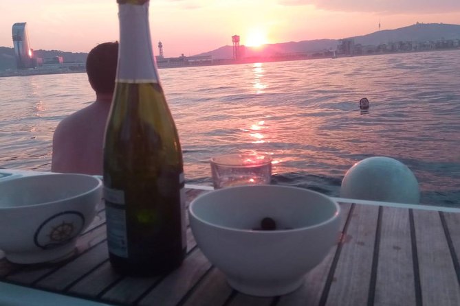 1h Refreshing Sailing Tour in Barcelona with Open Bar & Snacks - Price and value: $34.48 for open bar and a small group