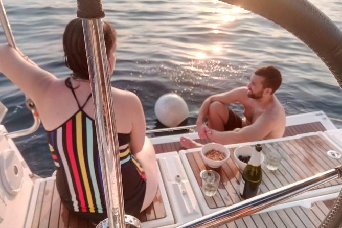 1h Refreshing Sailing Tour in Barcelona with Open Bar & Snacks - El Peix (the golden fish) and the kind of photo you can’t fake