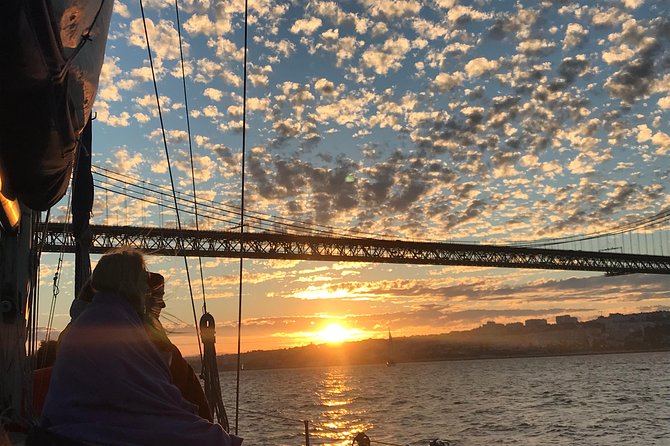 2 Hour Lisbon Sunset and Wine Sailing Tour - Lisbon Sunset from Belém: What the 2 Hours Feels Like