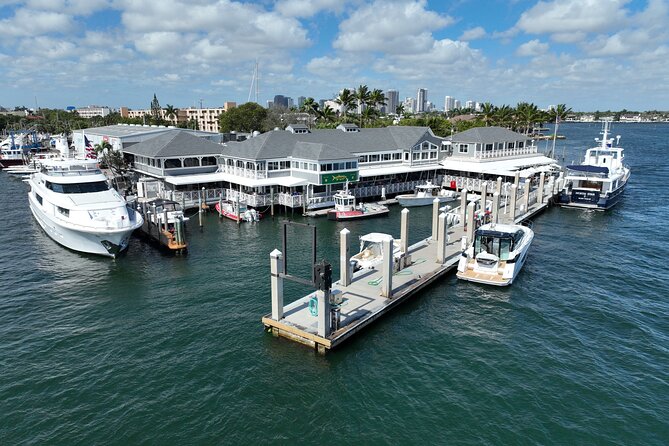2 to 6 hours Private Yacht Cruise around Fort Lauderdale - What it feels like on board: families, couples, and date-night energy