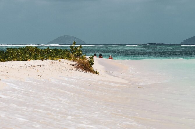 3 North Islands Catamaran Cruise with Lunch & Drinks on island. - Stop 3: Coin de Mire (Gunners Quoin) Snorkeling When the Captain Says Go