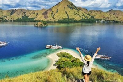 3D2N Sailing Komodo Living on Board Fiday to Sunday (Labuan Bajo) - Day 2: Padar sunrise, pink sand, Taka Makassar, and manta rays