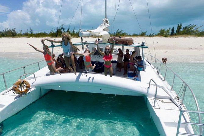 4-Hour Catamaran Sail and Snorkel Tour from Grace Bay - Grace Bay Cruising and Dolphin Watching in the Wake