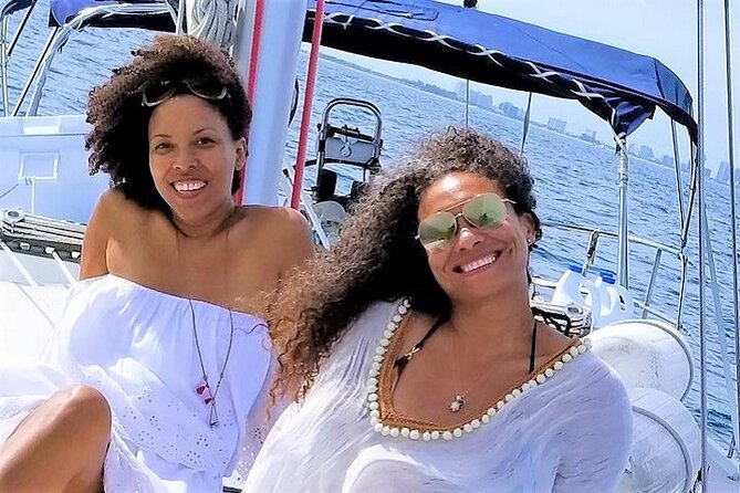 4-Hour Fort Lauderdale Sailing Charter - Comfort Meets Safety: Life Jackets, Fresh Water Shower, and Motion Considerations