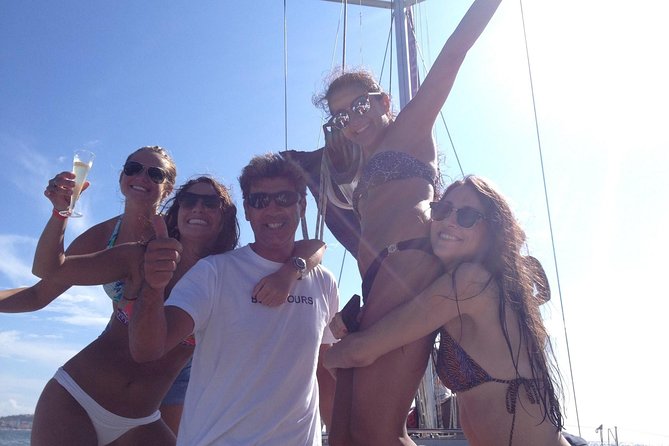 4 Hours Private Sailing Trip to Oeiras Beach - Getting On Board at Doca do Bom Sucesso: Your First Move Matters