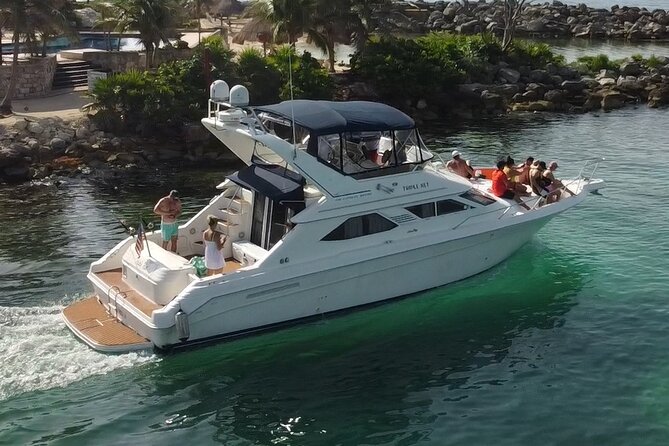 4 hours snorkel & beach tour - Private Yacht 47 ft - The crew makes the trip: Captain Francisco and friends