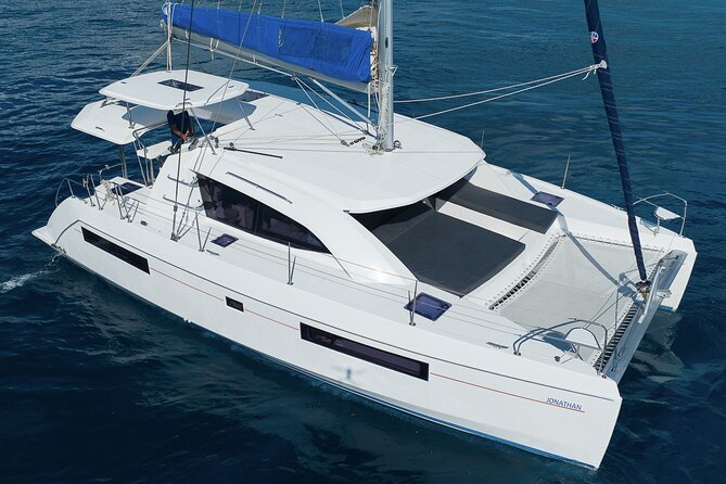 4H Lux 40' Catamaran All-Inclusive in Tulum and Playa del Carmen. - Crew service and comfort when the water gets rough