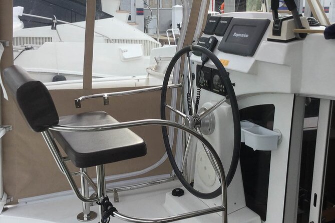 5H Private 40'Catamaran All-Inclusive in Tulum & Playa del Carmen - Entering the Puerto Aventuras routine: a private boat that feels organized