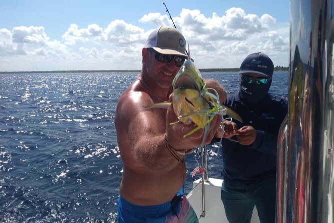 5H Private Lux 40' Yacht All Inclusive - Tulum & Playa del Carmen - Snorkeling Gear and Fishing-Style Fun Without the Hassle