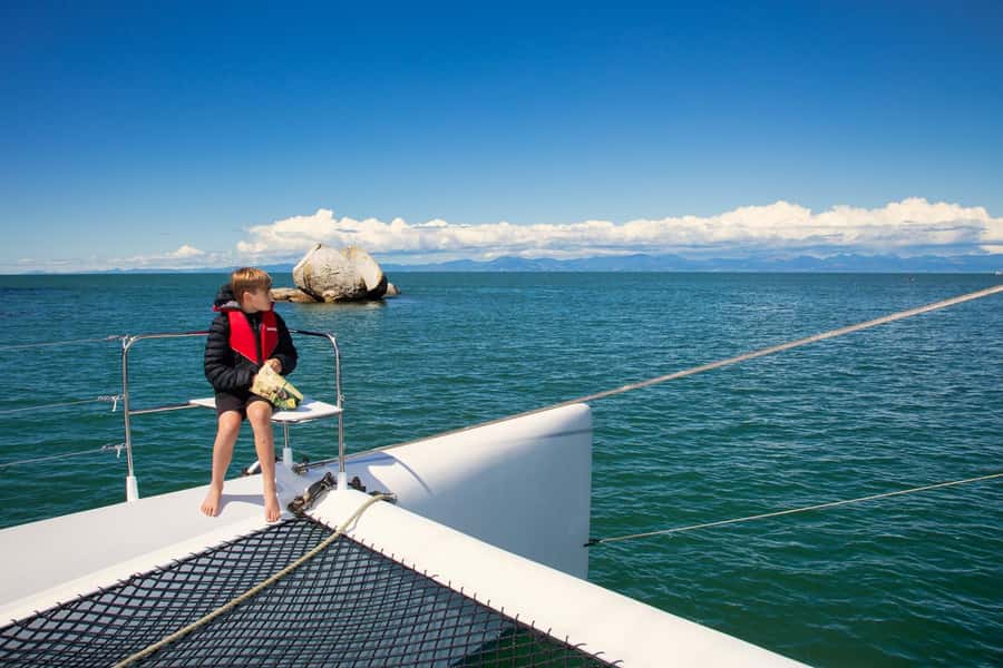 Abel Tasman National Park: Sailing and Self-Guided Walk - Anchorage Bay stop: lunch time with real beach energy