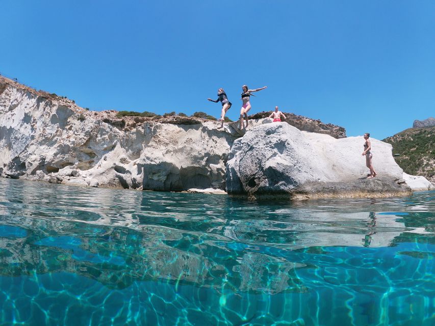 Adamantas: Milos Sightseeing Sailboat Cruise - Food, Drinks, and the Onboard Atmosphere: Tapas to Local Liquor