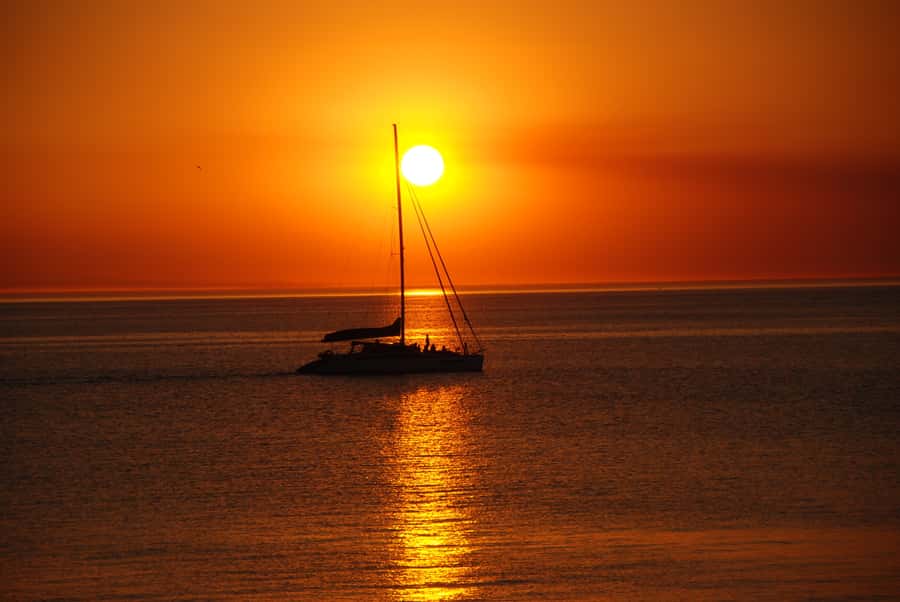 Adelaide: Glenelg Twilight Catamaran Cruise with Drink - The 90 minutes at sea: how the evening unfolds