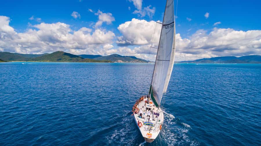 Airlie Beach: 2-Night Whitsundays Sailing Trip with Meals - How a 2-Night Whitsundays Sail Feels (Compared to Day Trips)