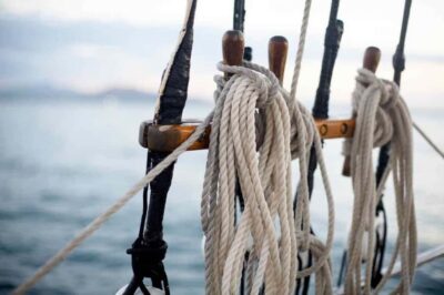 Airlie Beach: Providence Whitsundays Tallship Sunset Sail - Coral Sea Marina to the open bay: how the 2 hours actually flow