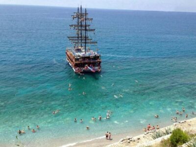 Alanya: Catamaran Boat Tour with Snorkeling and BBQ Lunch - Getting on the boat: Brothers Five meeting point and pickup rhythm