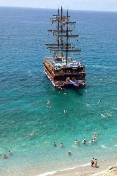 Alanya: Catamaran Boat Tour with Snorkeling with Lunch - From Alanya Harbor to Cleopatra Beach: the cruise that sets the tone