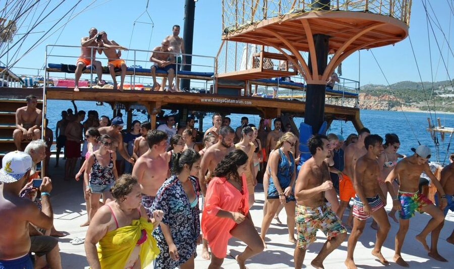 Alanya: Catamaran Boat Trip with Swim Stops and Sunbathing - Timing and Pickup: Choose the Mode That Reduces Friction