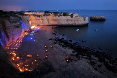 Albufeira: 6-Hour Sunset Dinner Catamaran Cruise with Open Bar - Benagil Cave Stop: A Short Moment at an Icon