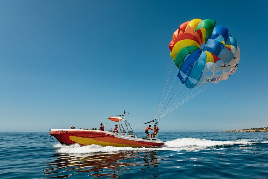 Albufeira: Parasailing Boat Trip - Getting there: Momentos Dinâmicos to Albufeira Marina in real time