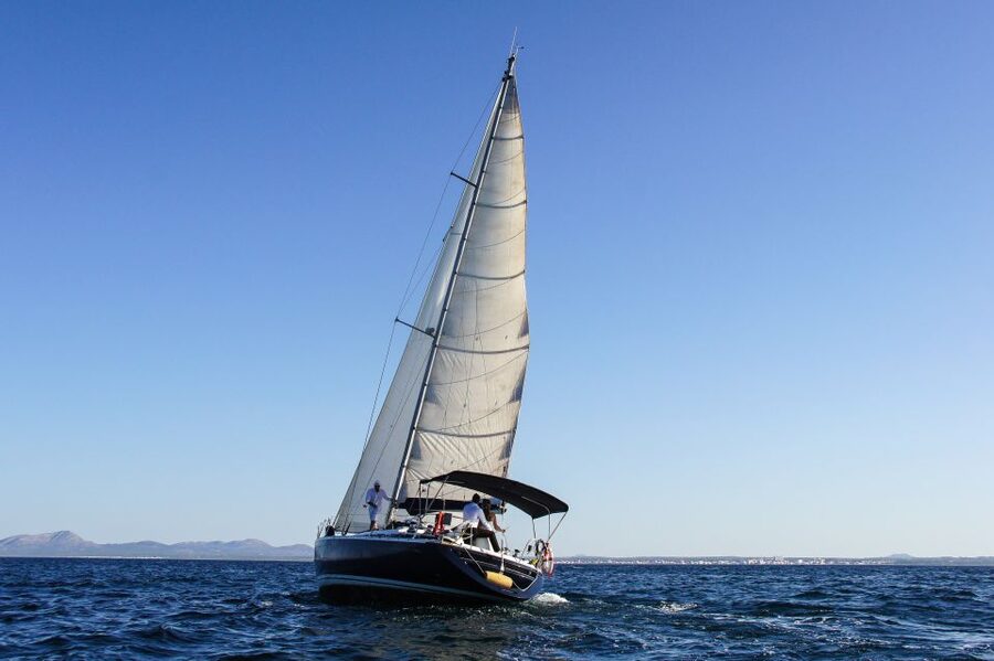 Alcudia: Sailing Yacht Excursion with Wine & Tapas - Badia de Pollença: the first hour of sailing