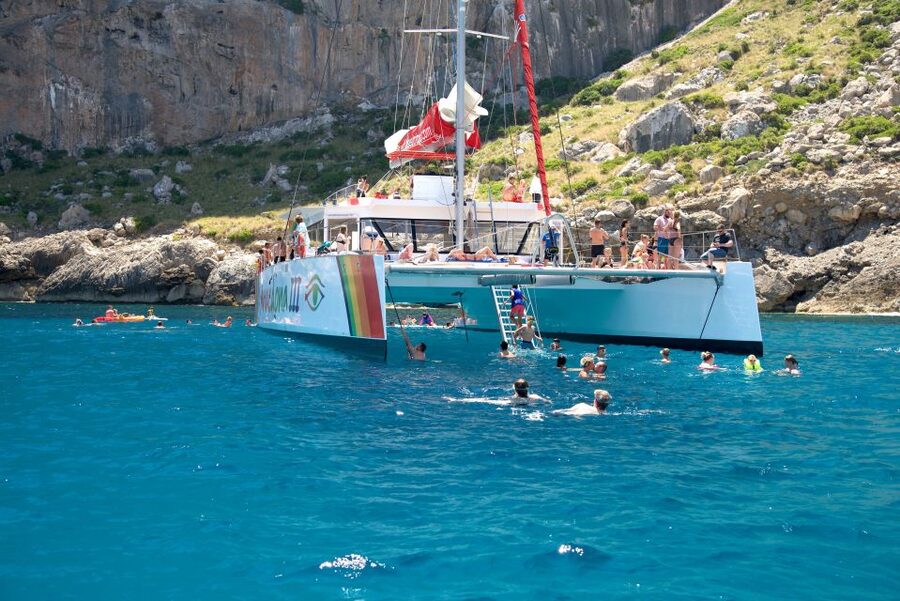 Alcudia: Sunset Catamaran Tour with Dinner and Snorkeling - Who this tour is best for (and who should skip it)