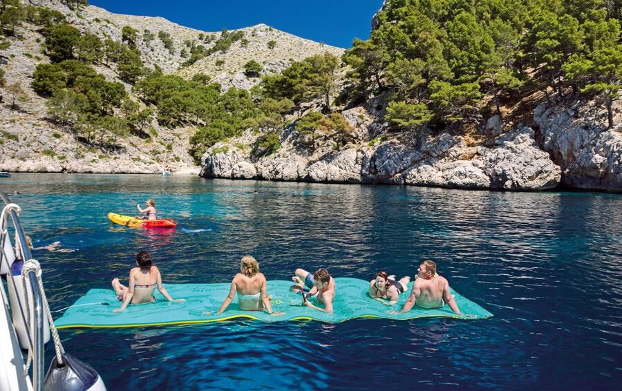 Alcudia: Sunset Catamaran Tour with Dinner and Snorkeling - Snorkeling at secluded beaches: what you’ll be able to do