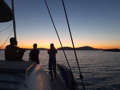 Alghero catamaran sunset tour Alghero - Getting aboard: check-in timing and the pier meet point