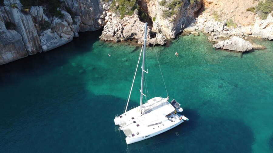 Alghero catamaran sunset tour Alghero - Languages and the kind of guiding you’ll get
