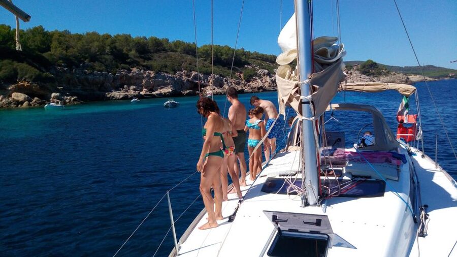Alghero: Daily Sailing Experience with lunch onboard - Boat comfort that actually matters on a 7.5-hour day