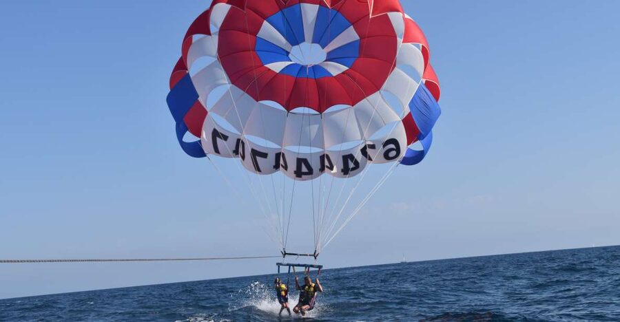 Alicante: Boat Trip and Parasailing Experience with Drink - Finding the meeting point at Marina de Alicante (near Casino Mediterráneo)