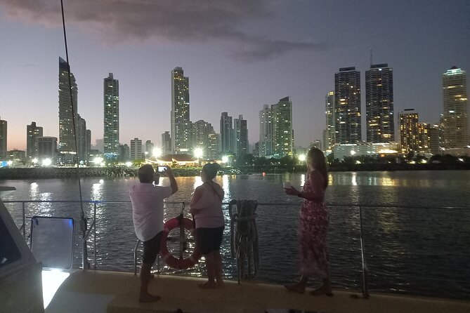 All Inclusive Sunset Panama Bay Catamaran Tour From Panama City - The open bar and snacks: what’s included, and what to expect