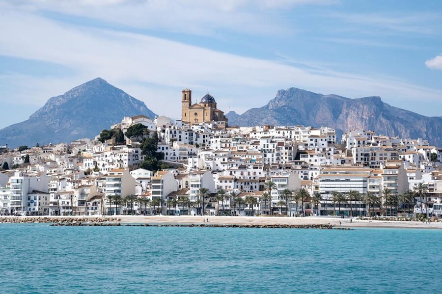 Altea: Catamaran Tour with Sunset Option - The Music Factor: From Relaxed Playlist to Live DJ