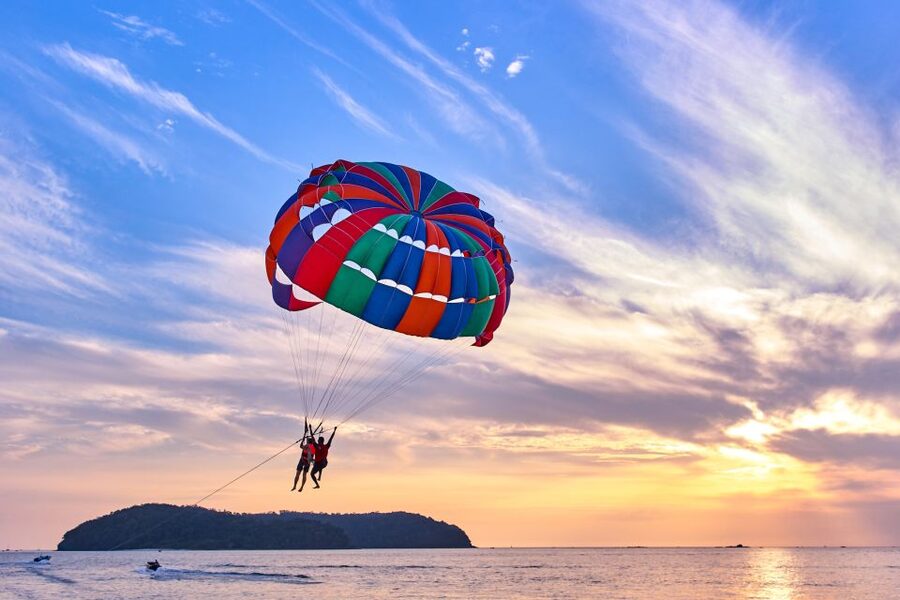 Amalfi Coast: Parasailing Flight Adventure - The flight itself: solo or tandem, and how the weight rules shape it