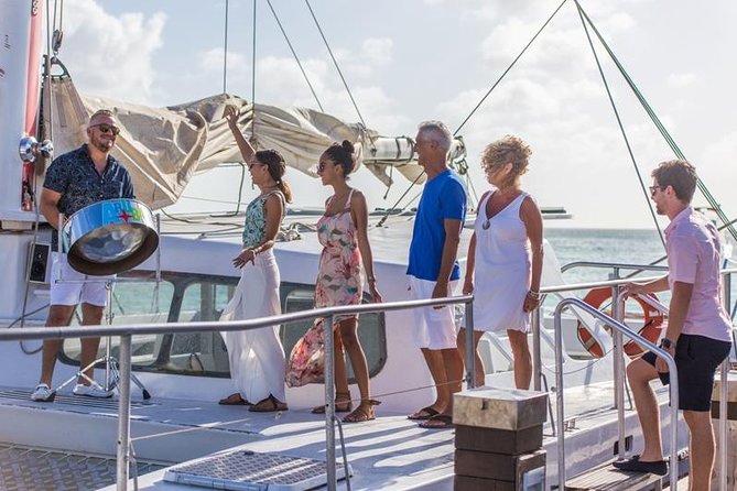 Aruba Sunset Sail with Caribbean Dinner and Live Music - Space and comfort: when the boat feels full