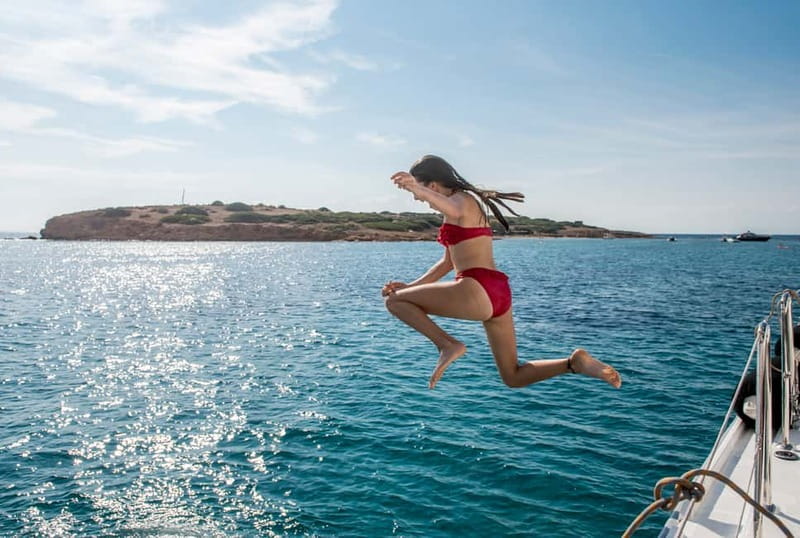 Athens: Half-Day Morning Catamaran Cruise with Meal & Drinks - The Crew Experience: Friendly Help That Doesn’t Take Over