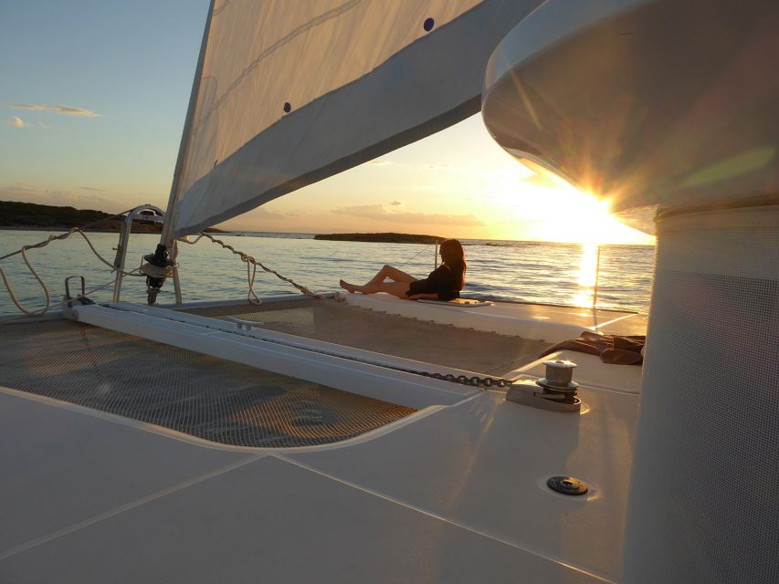 Athens: Riviera Catamaran Cruise with Meal and Drinks - Timing and weather: when October starts earlier and water feels different