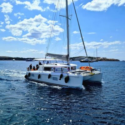 Athens: Riviera Catamaran Tour with Fresh Meal and Drinks - Meeting at Pier 7 and getting on the right mindset