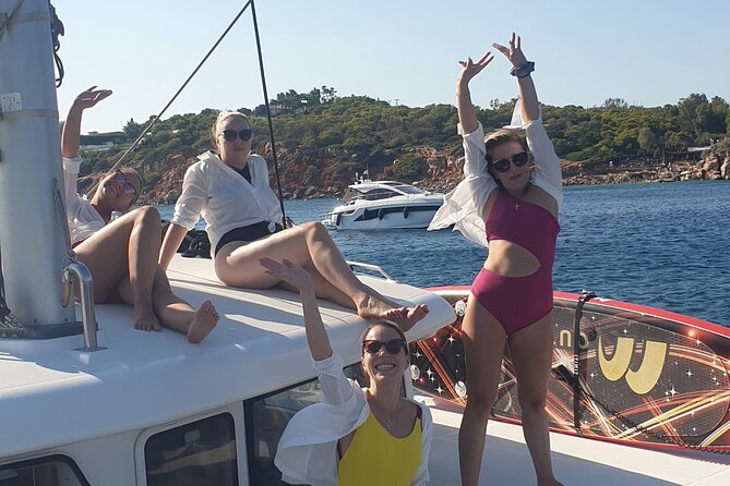 Athens Riviera Catamaran tour with fresh Meal Drinks and Swimming - Group Size, Comfort, and the Crew Dynamic