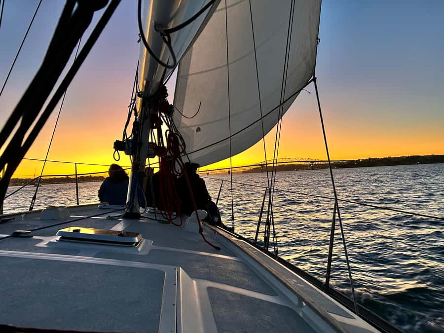 Auckland: Harbour Sailing Cruise with 3-Course Dinner - The 150 minutes that actually feel like a real evening