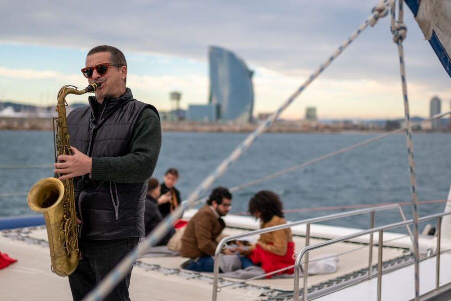 Barcelona: Catamaran Cruise with optional Live Jazz Music - Deck comfort, nets, and the choppy-sea reality check