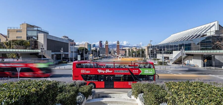 Barcelona: Hop-On Hop-Off Bus with Sailing Cruise - East Route (Green): Sagrada Família, Modernism, and the Best Cluster for First-Timers