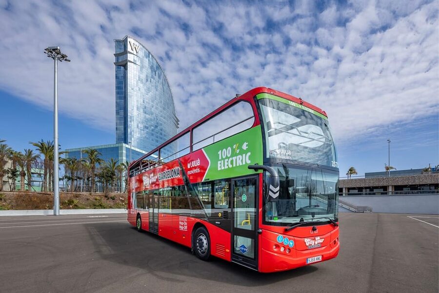 Barcelona: Hop-On Hop-Off Bus with Sailing Cruise - Comfort Tips for Barcelona Heat, Upper Deck Shade, and Boat Weather