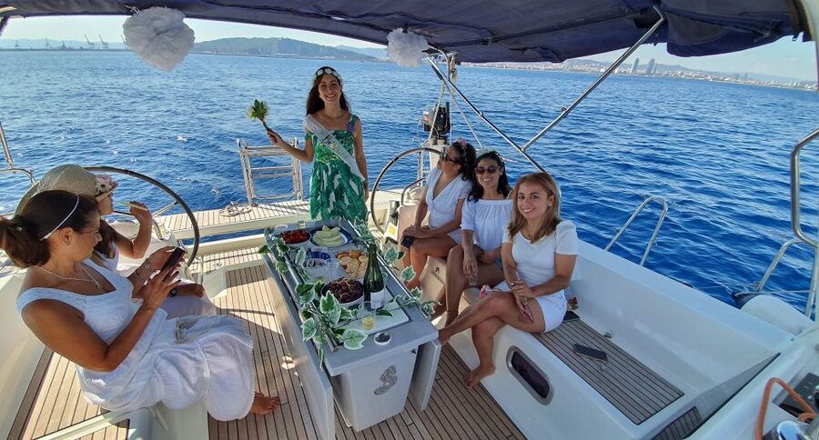 Barcelona: Luxury Private Sunset Yacht Cruise - The skipper and onboard vibe: what the name Jorge means on this boat