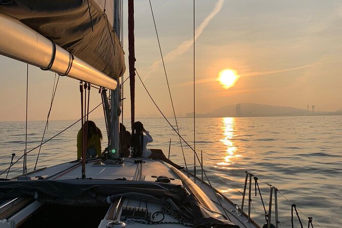 Barcelona Private Sunset Sailing with Drinks - The sightseeing stops: how each one plays from the water