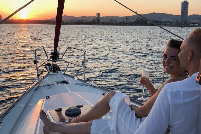 Barcelona Private Sunset Sailing with Drinks - Comfort tips for a windy Mediterranean hour