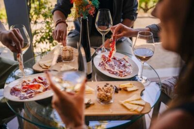 Barcelona: Sailing Cruise & Vineyard Tour with Wine Tasting - Cruising to Alella: why this coastal wine region works