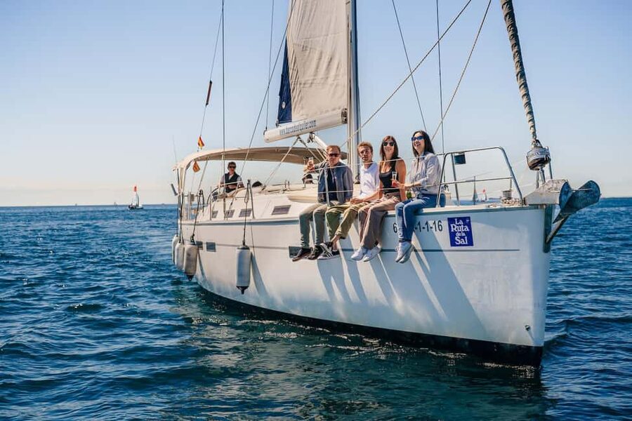 Barcelona: Sailing Cruise & Vineyard Tour with Wine Tasting - Catalan brunch on this sail: what you should expect