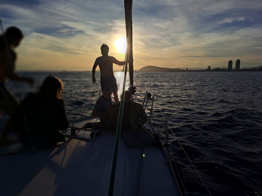 Barcelona: Sailing Tour with Drinks and Snacks - Returning to the Harbor: Another 30 Minutes of Breeze and Views